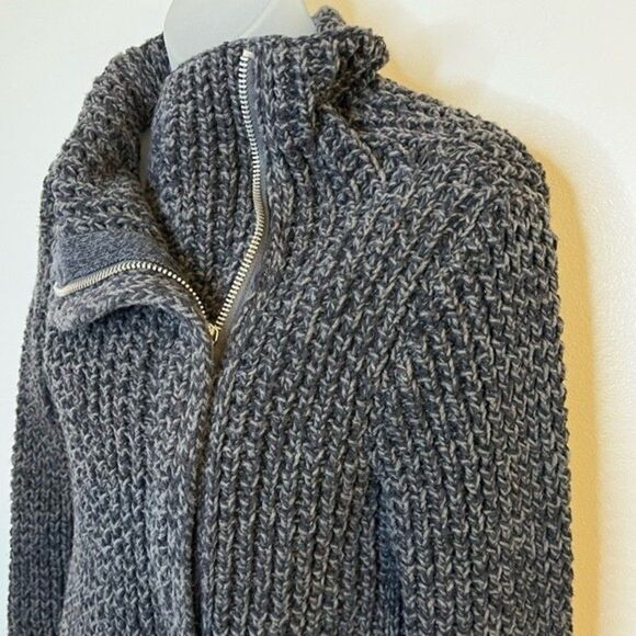 GAP Women’s Gray Chunky Knit Zip Up Sweater Size XS - Picture 3 of 7
